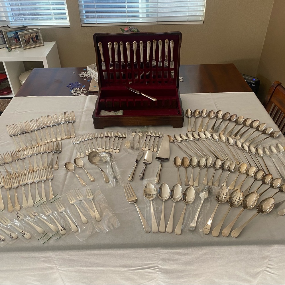 Huge Silverware Set, Wallace Old Guilford Silverplate, Like New 140 pieces